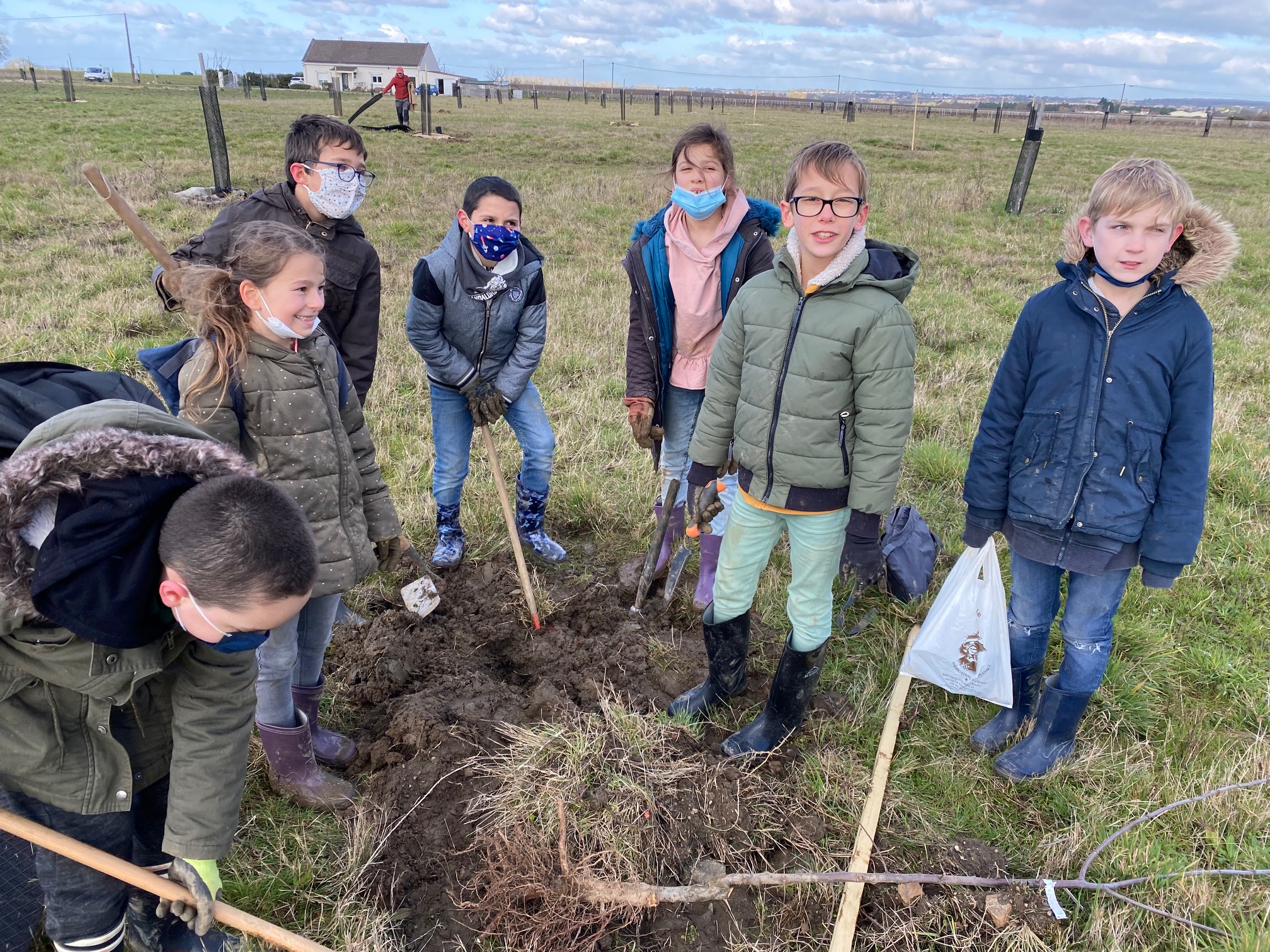 Plantations dans l’école et chez un agriculteur heulinois